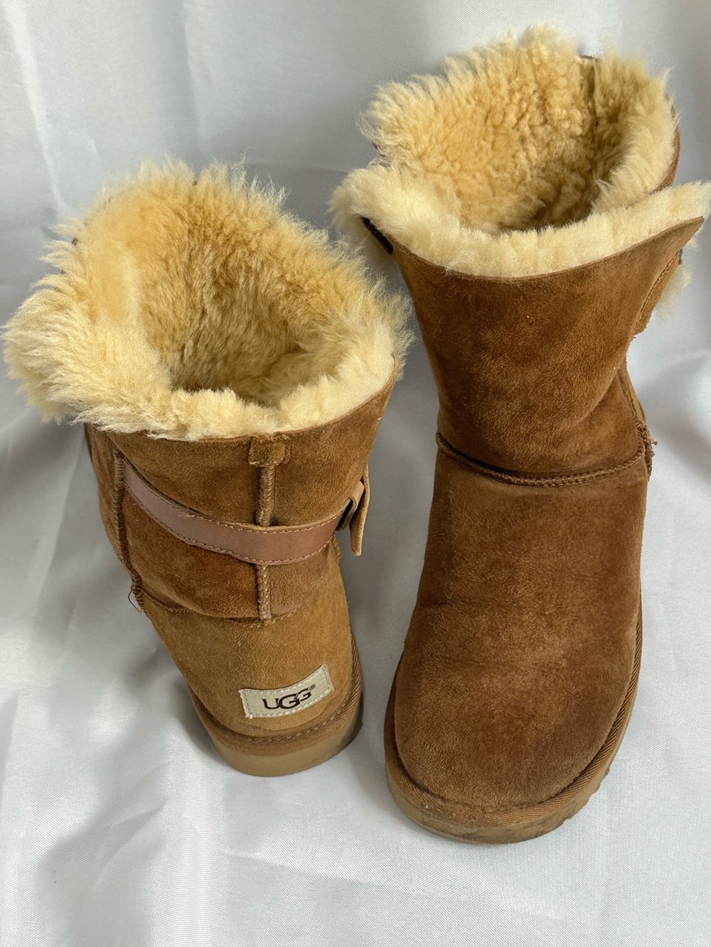 UGG Short Shearling Boots in Chestnut Suede with Cream Lining Size 8
